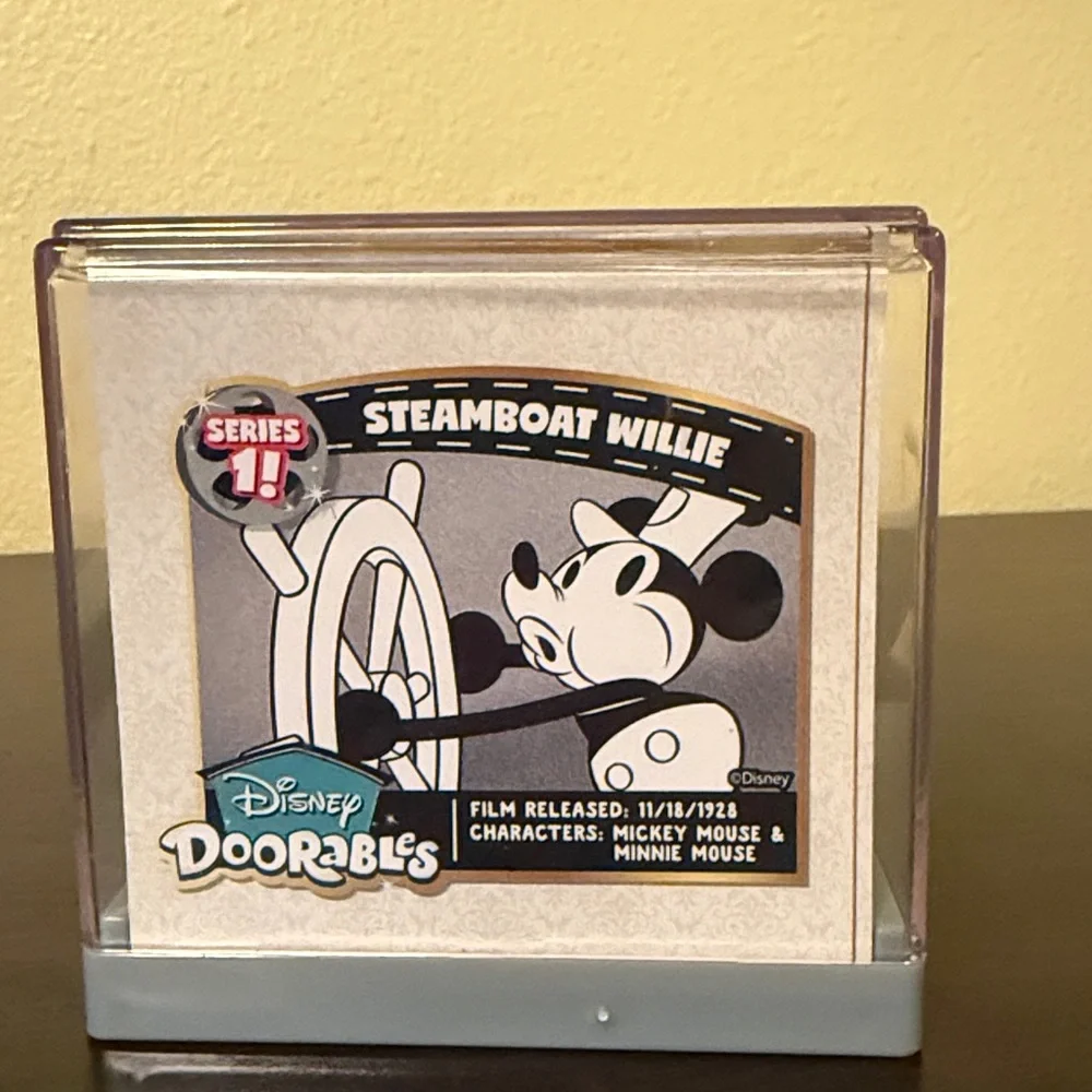 Disney doorables movie moments steamboat Mickey series 1 ULTRA RARE